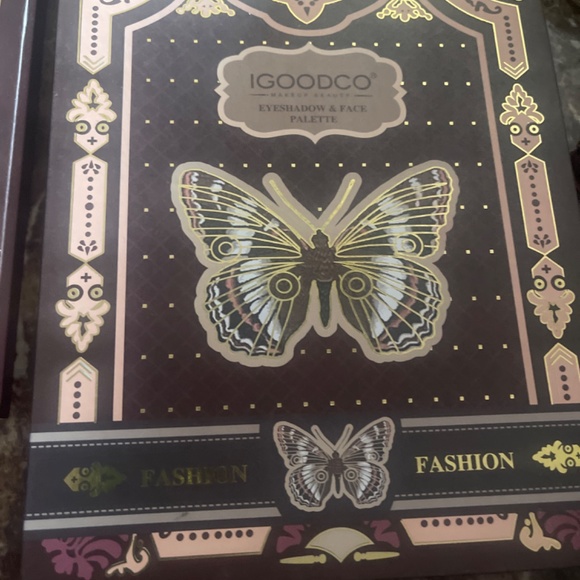 Eyeshadow pallets - Picture 2 of 6